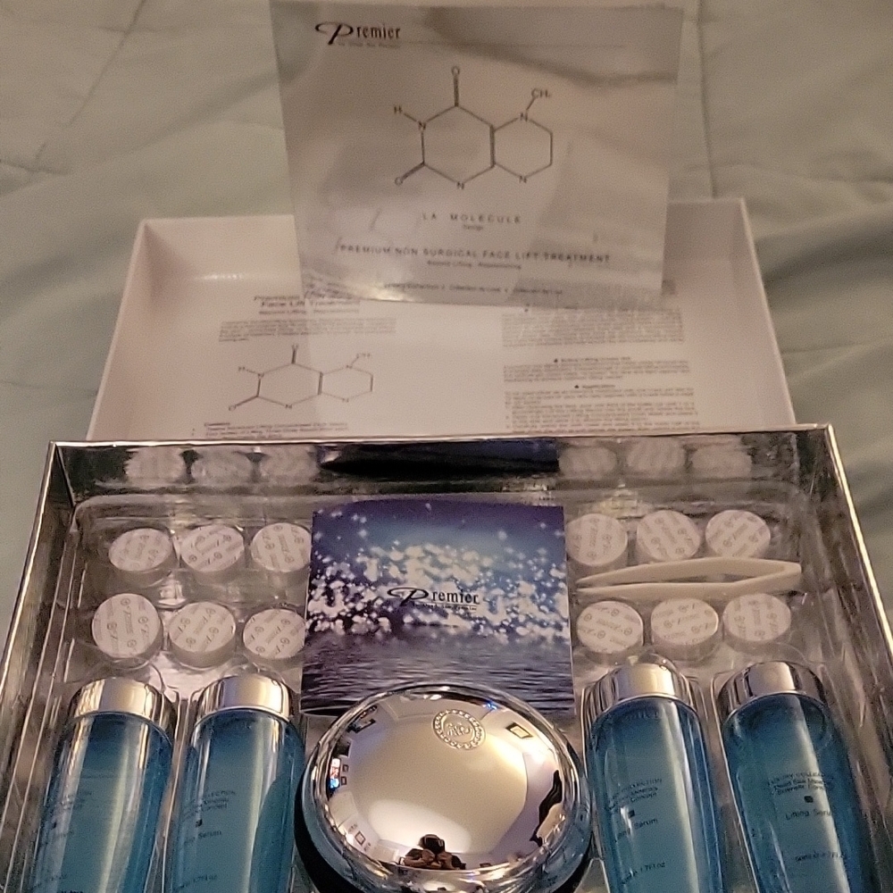 Premier Blue Skincare Set